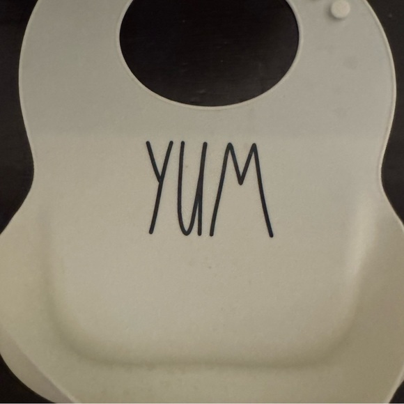 YUM Soft Silicone Bib with Pocket - White - Picture 2 of 3